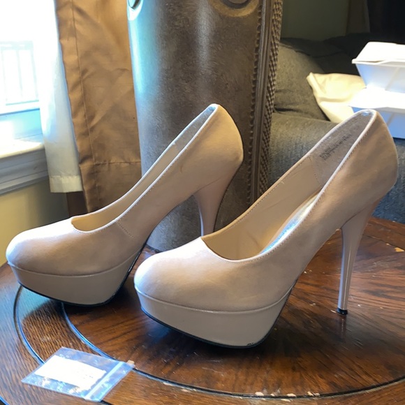 High heels - Picture 4 of 7